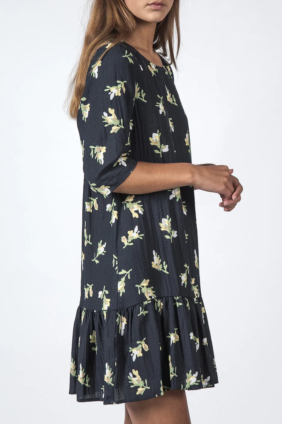 Phoebe SS Shift Ruffle Hem Navy Floral Dress